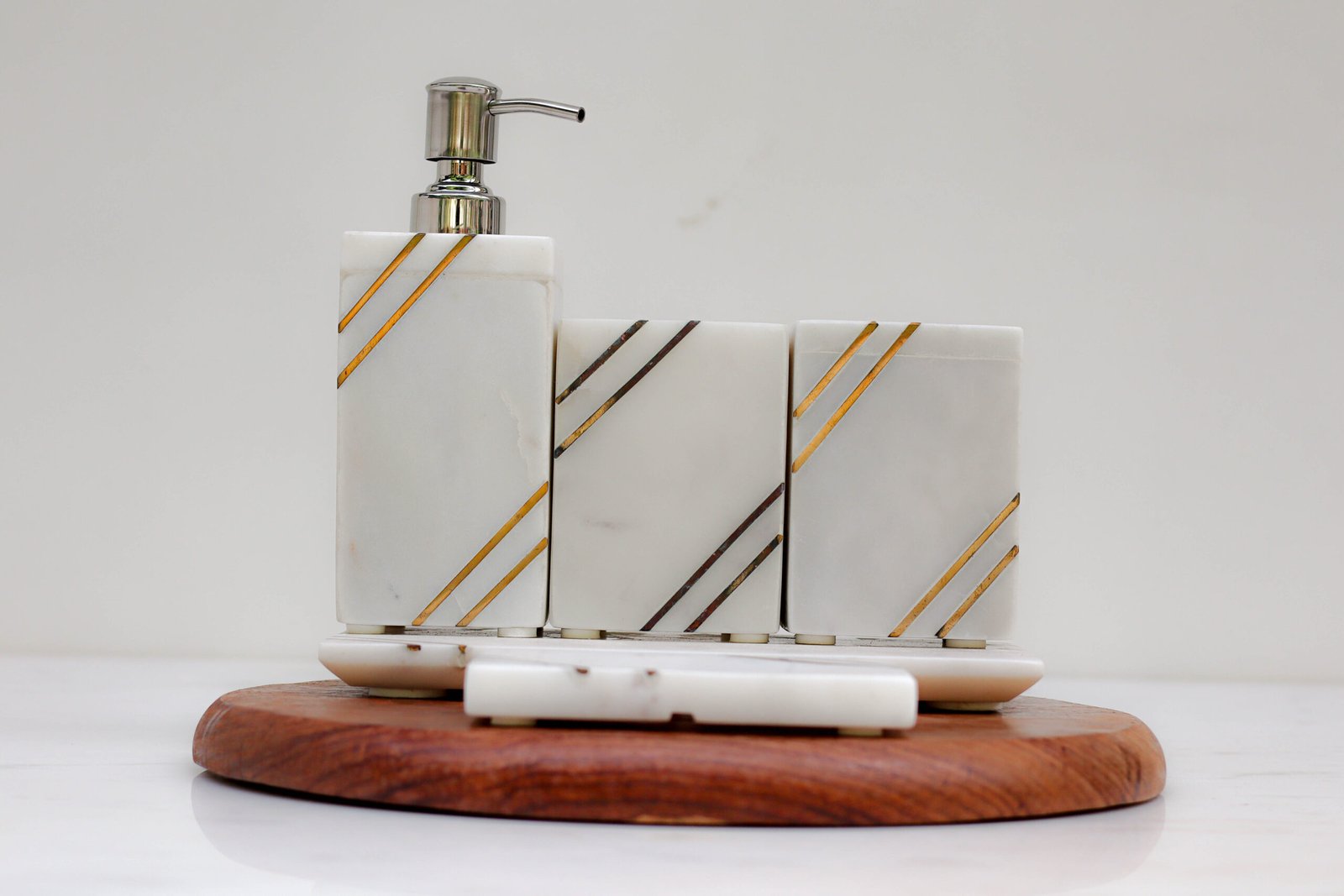 BRASS INLAY WHITE BATHROOM SET (3)