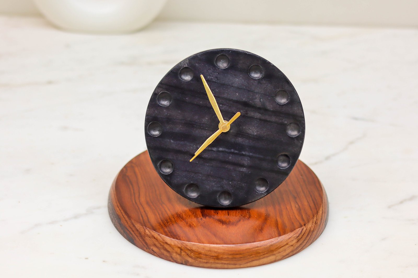 Bubble black table clock (1)