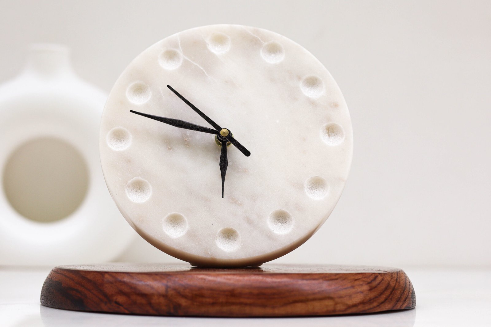 Bubble white table clock