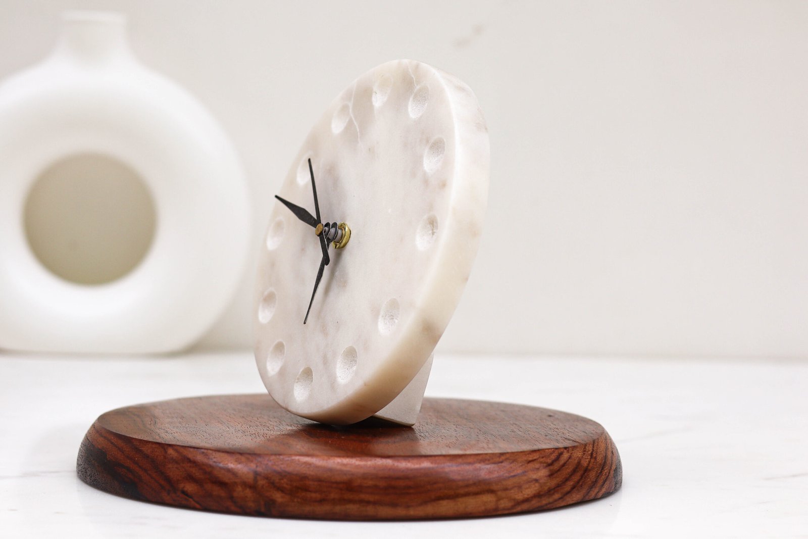 Bubble white table clock_