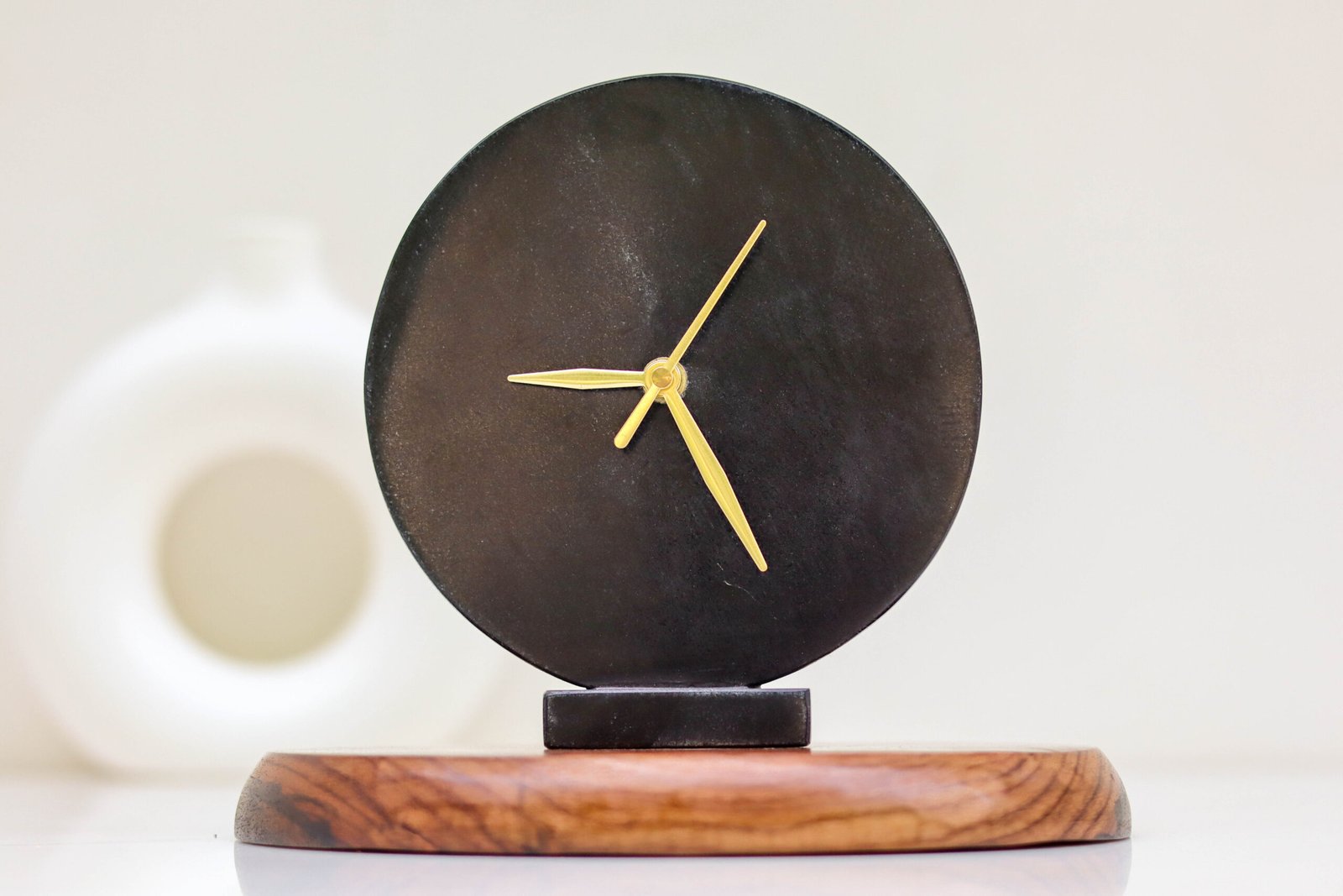 CIRCULA BLACK TABLE CLOCK (1)