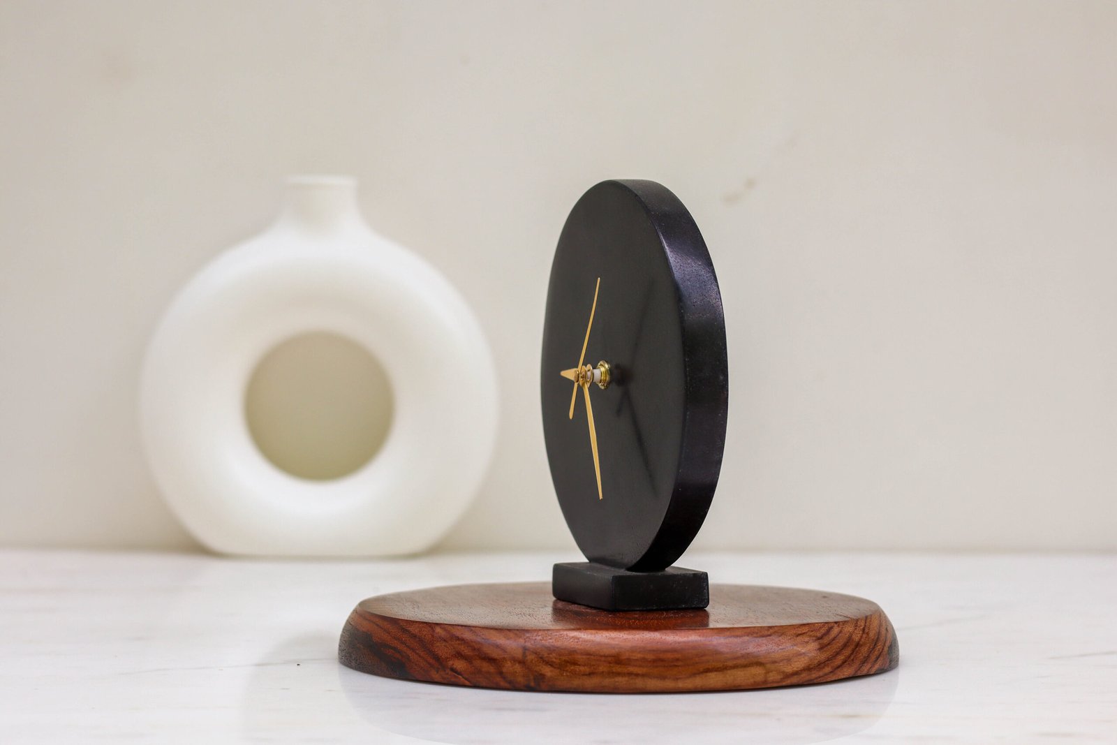CIRCULA BLACK TABLE CLOCK (2)