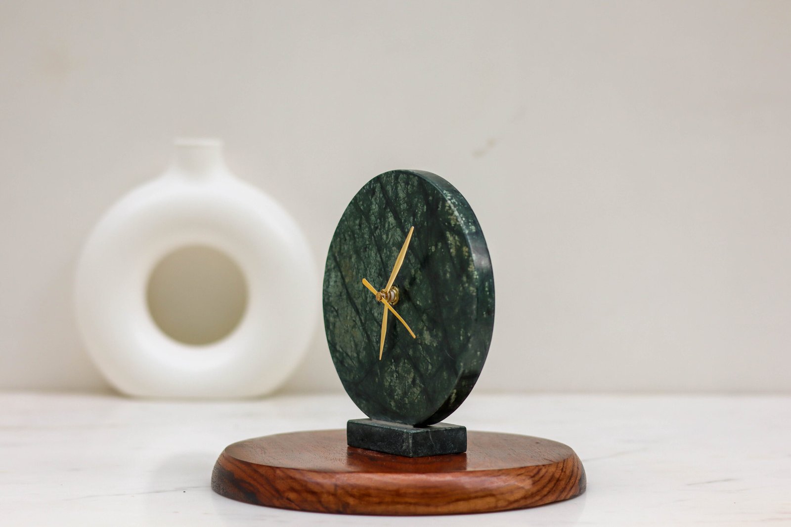 CIRCULAR GREEN TABLE CLOCK (1)