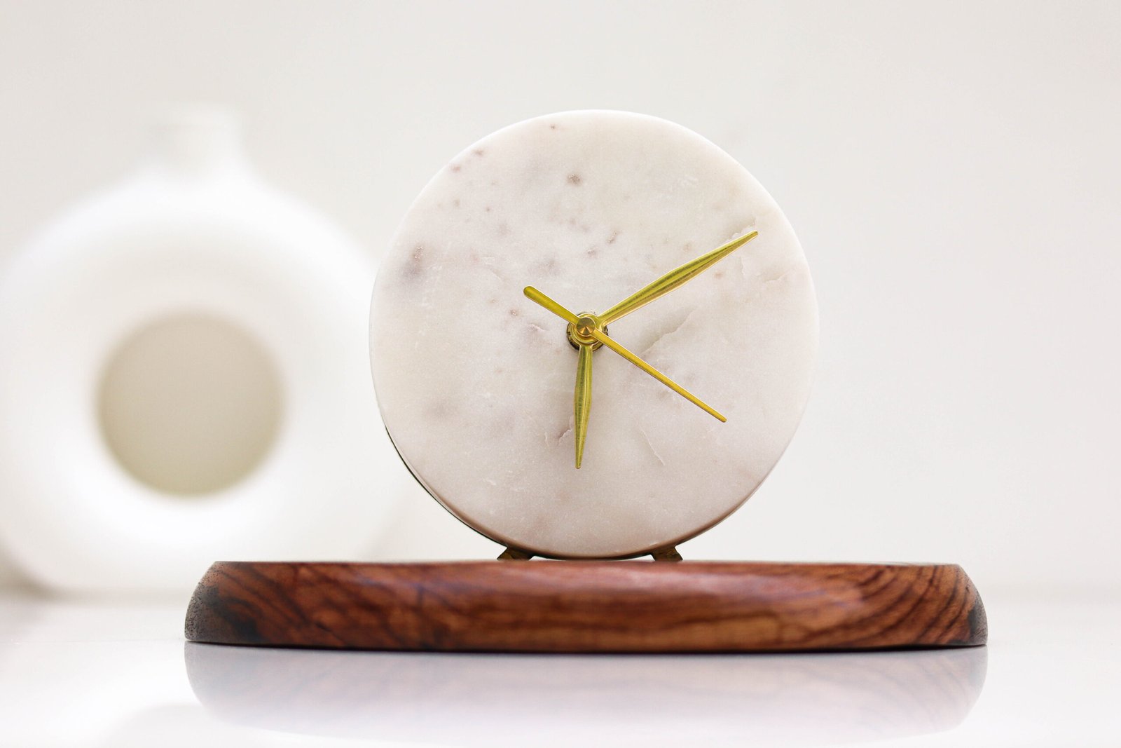 CIRCULAR WHITE TABLE CLOCK (5)