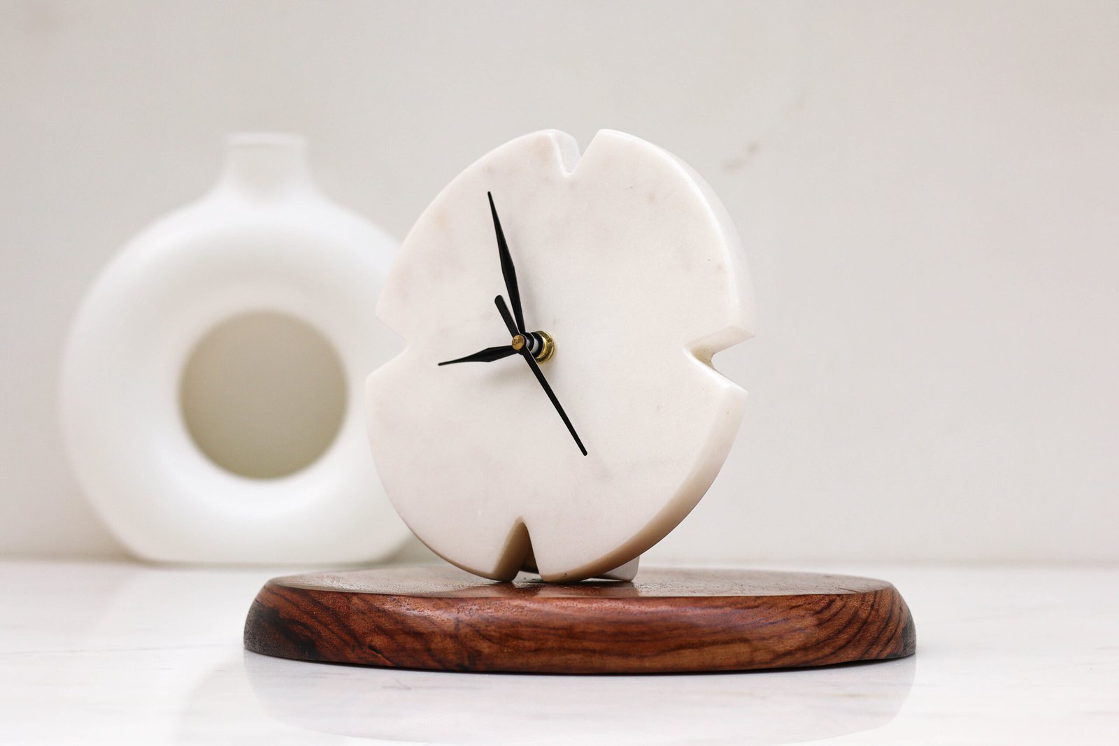 FLOWER WHITE TABLE CLOCK (1)