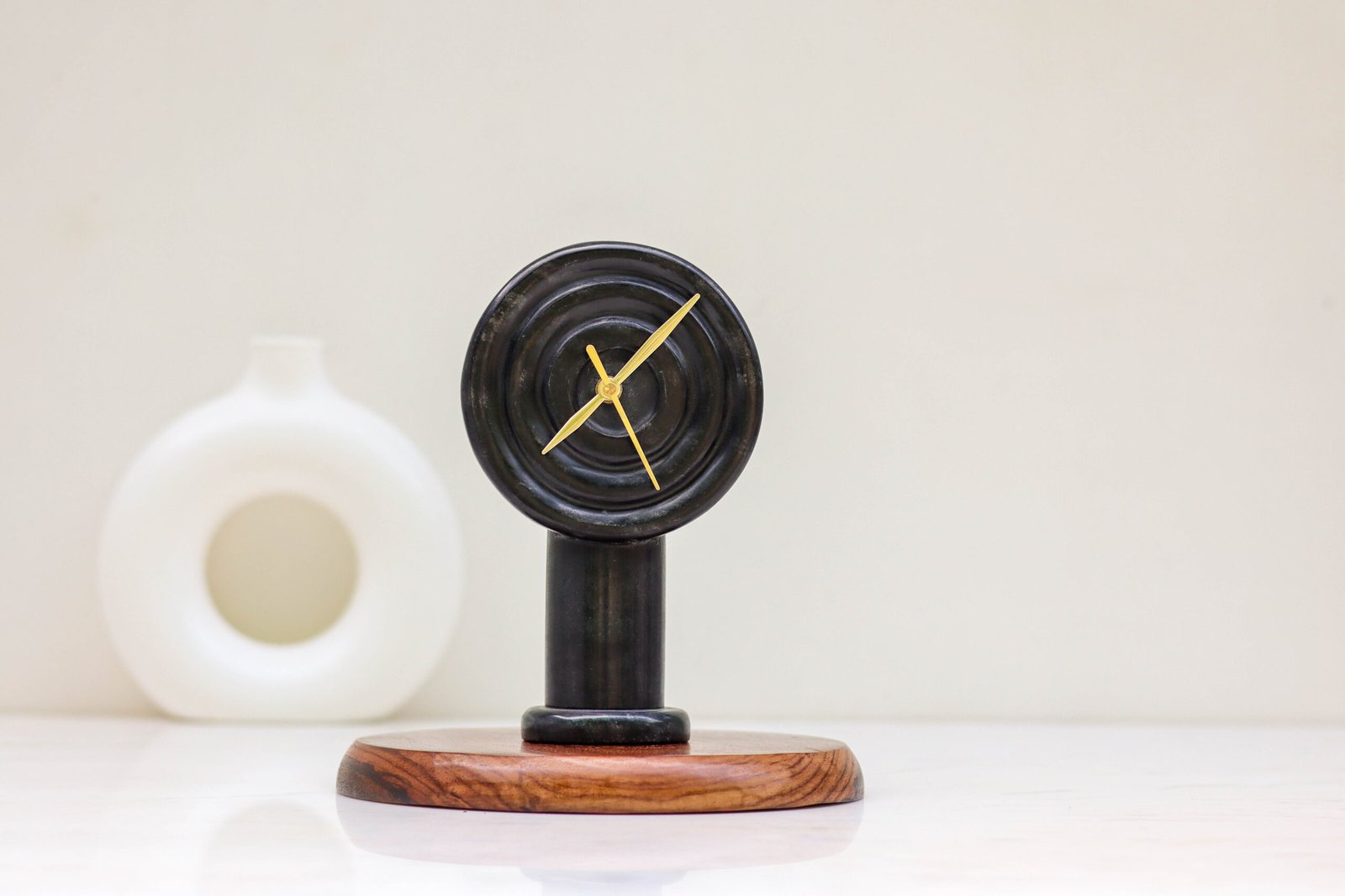 MULTI CIRCLE BLACK TABLE CLOCK (1)