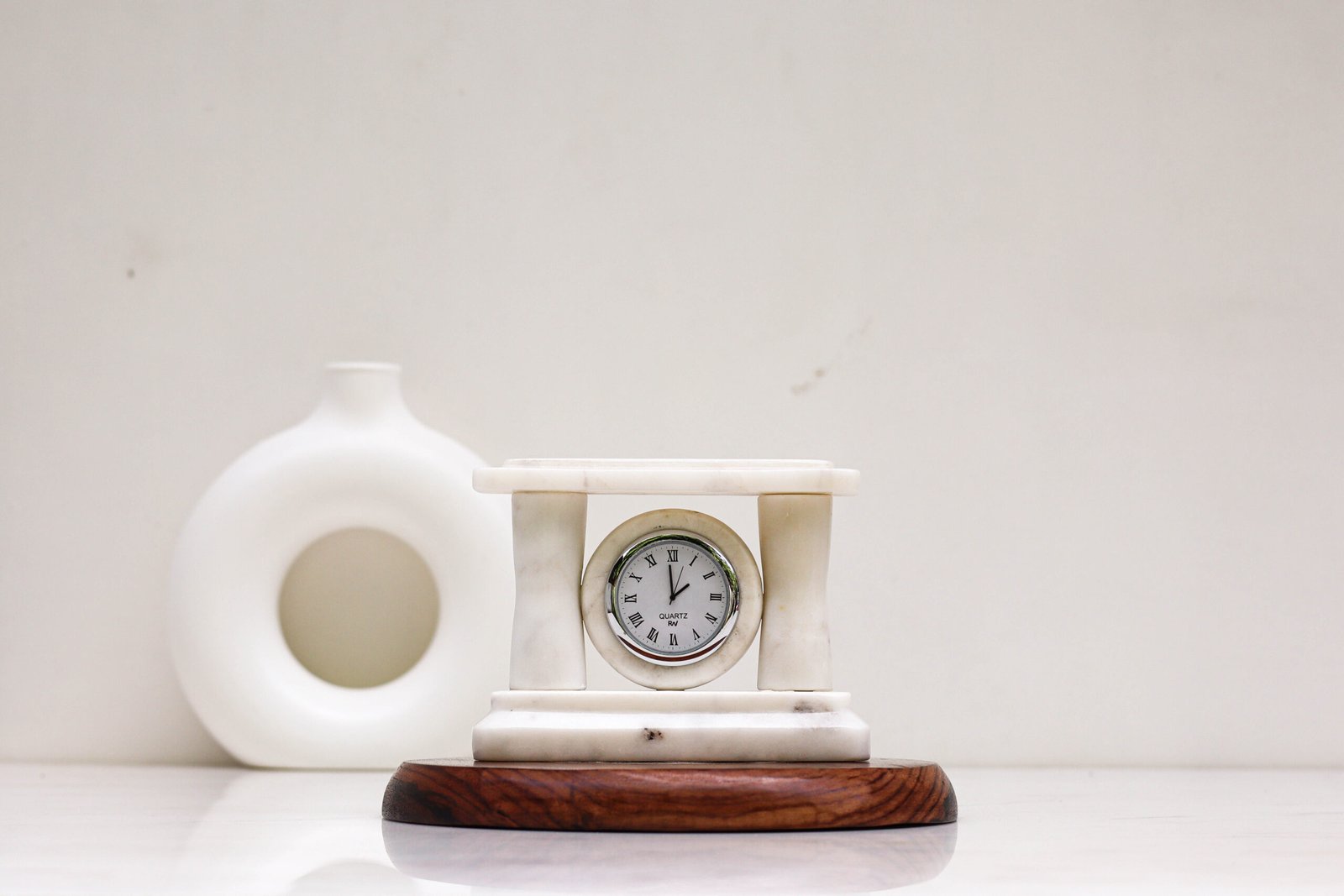 PILLAR WHITE TABLE CLOCK (1)