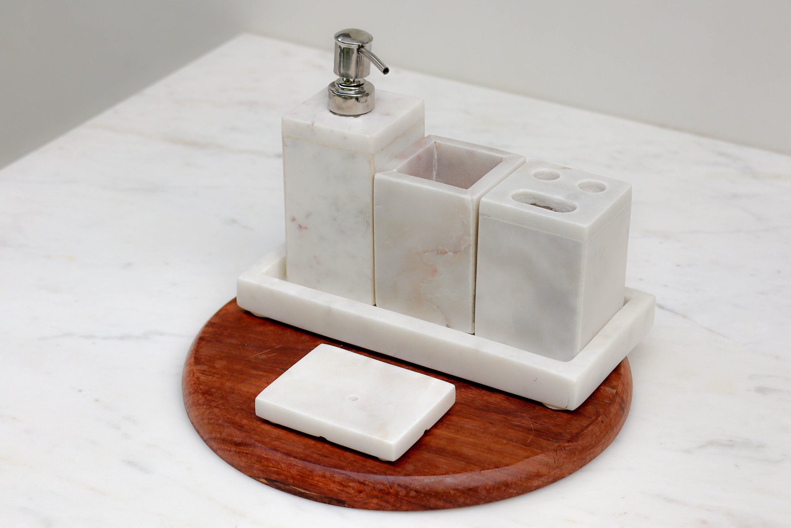 WHITE BATHROOM SET (1)