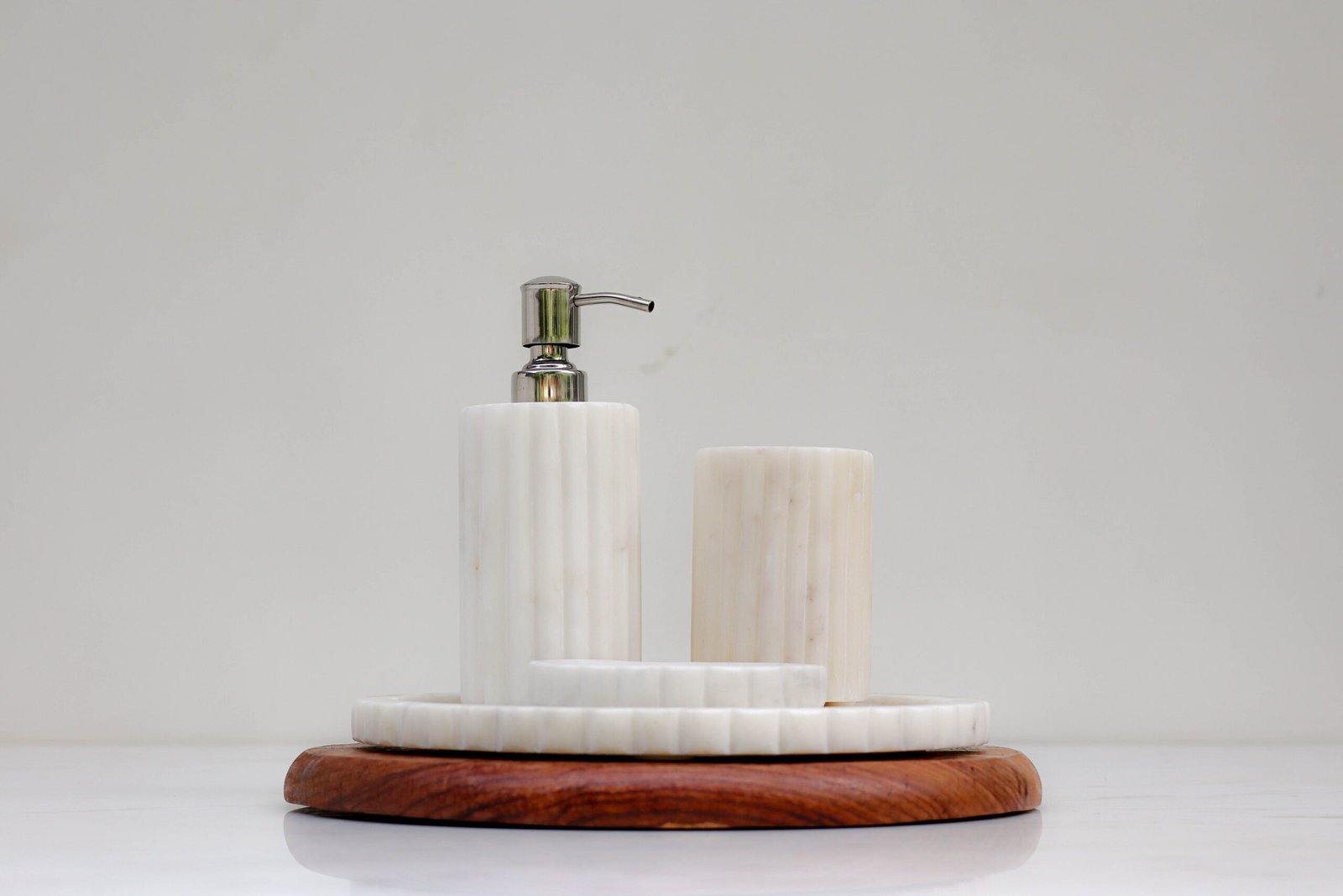 WHITE STRIPS BATHROOM SET (2)